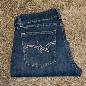 Wrangler Essential Mid-Rise Bootcut Jeans